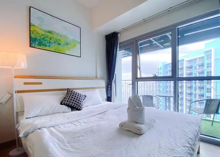 120 Sqm 3bedrooms Facing Bay Sunset, Airports, Okada, Solaire, Moa, Free Parking Apartment *