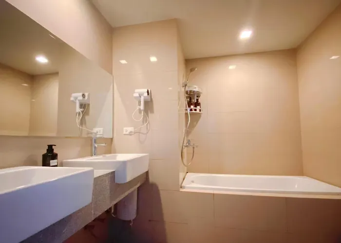 Apartment 120 Sqm 3bedrooms Facing Bay Sunset, Airports, Okada, Solaire, Moa, Free Parking